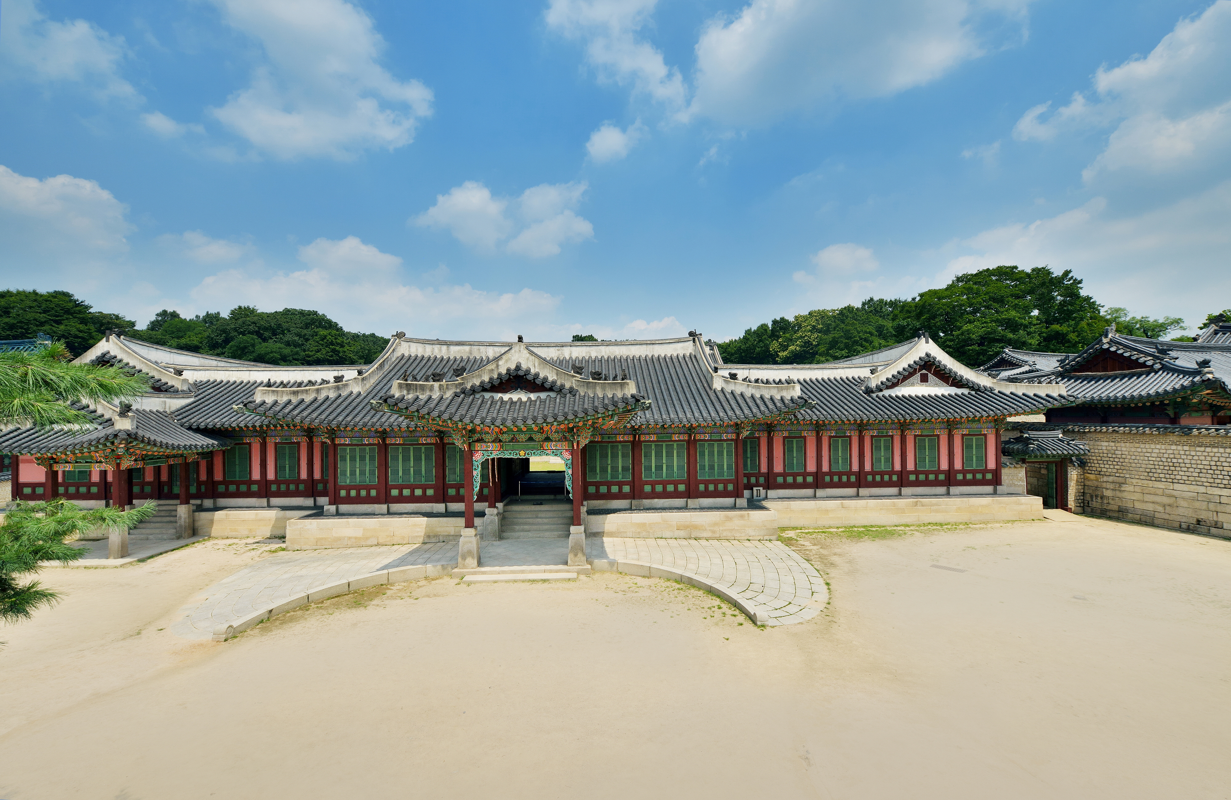 창덕궁 희정당 건물의 외관. 문화재청 2013년 자료사진으로 2026년 백의 질서 특별전 현장사진이 아님.
