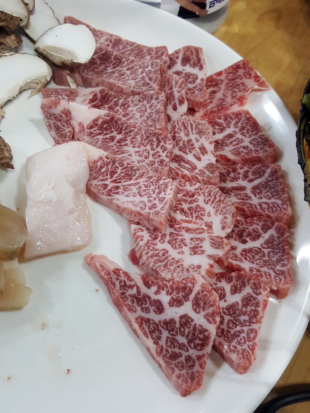 마블링이 보이는 한우고기 자료사진
