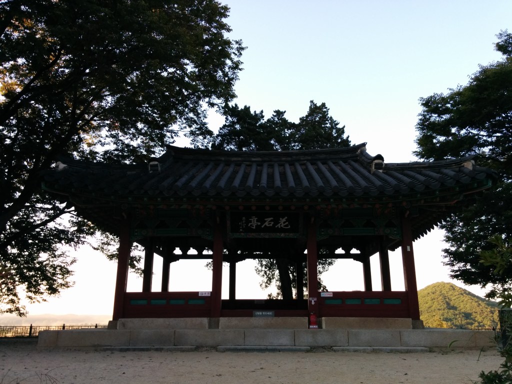 2014년 가을 파주 임진강변 언덕에 자리한 화석정 정면