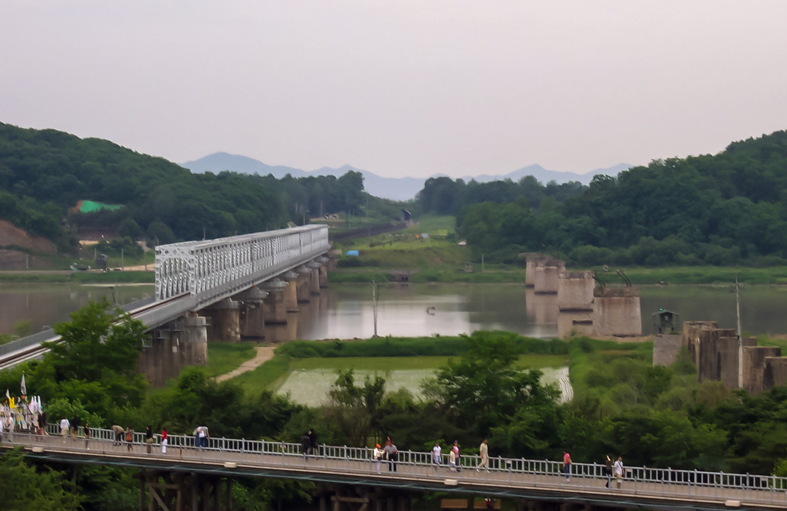 2004년 임진각에서 바라본 임진강과 다리