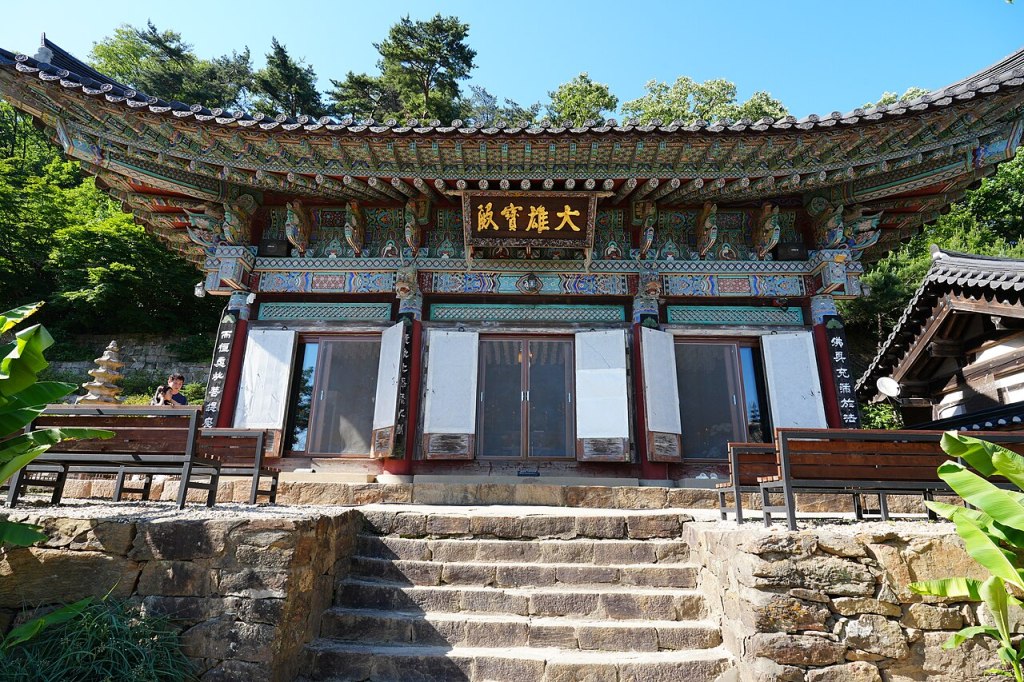 남양주 운길산 수종사 대웅보전 기와지붕과 단청 외관의 2026년 5월 자료사진
