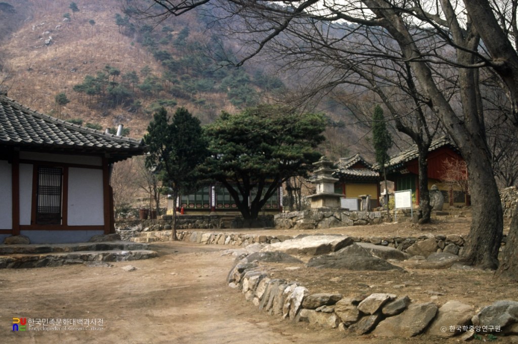 양평 사나사의 전경 자료사진. 한국학중앙연구원 제공, 촬영 시기 미상.